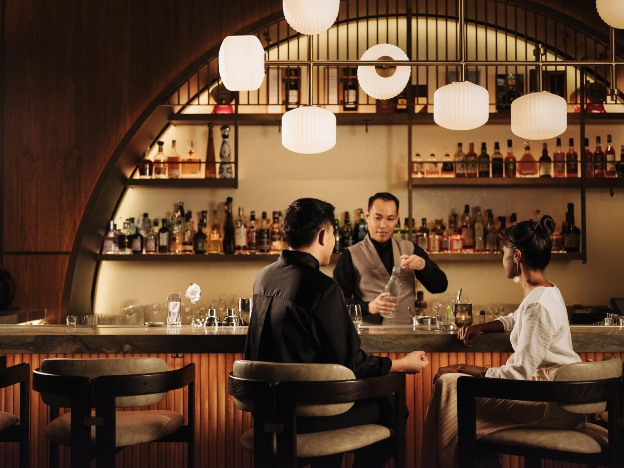 Marina Bay Sands Singapore Buitenkant foto The bar at the hotel