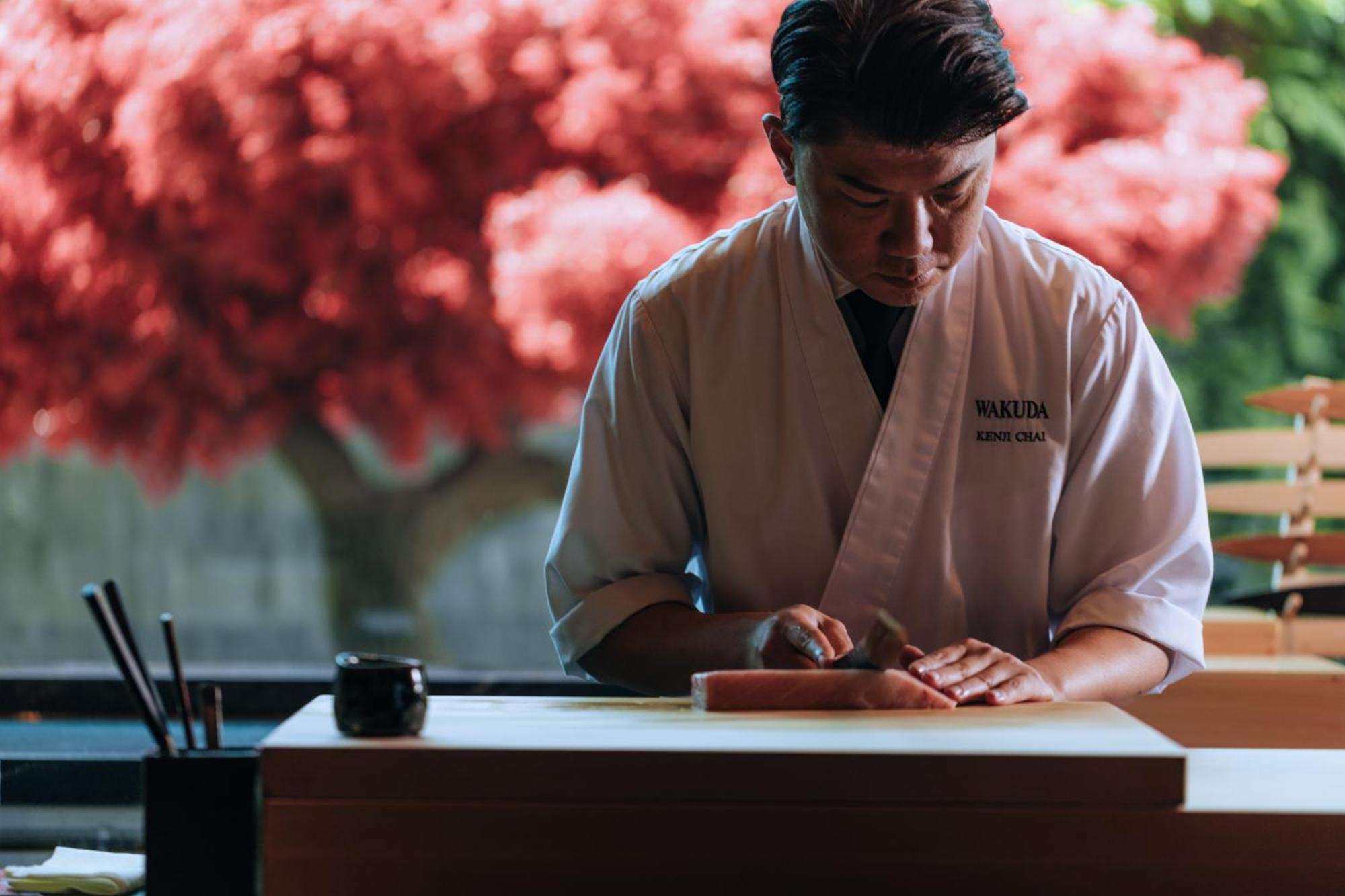 Marina Bay Sands Singapore Buitenkant foto Chef preparing a sushi roll
