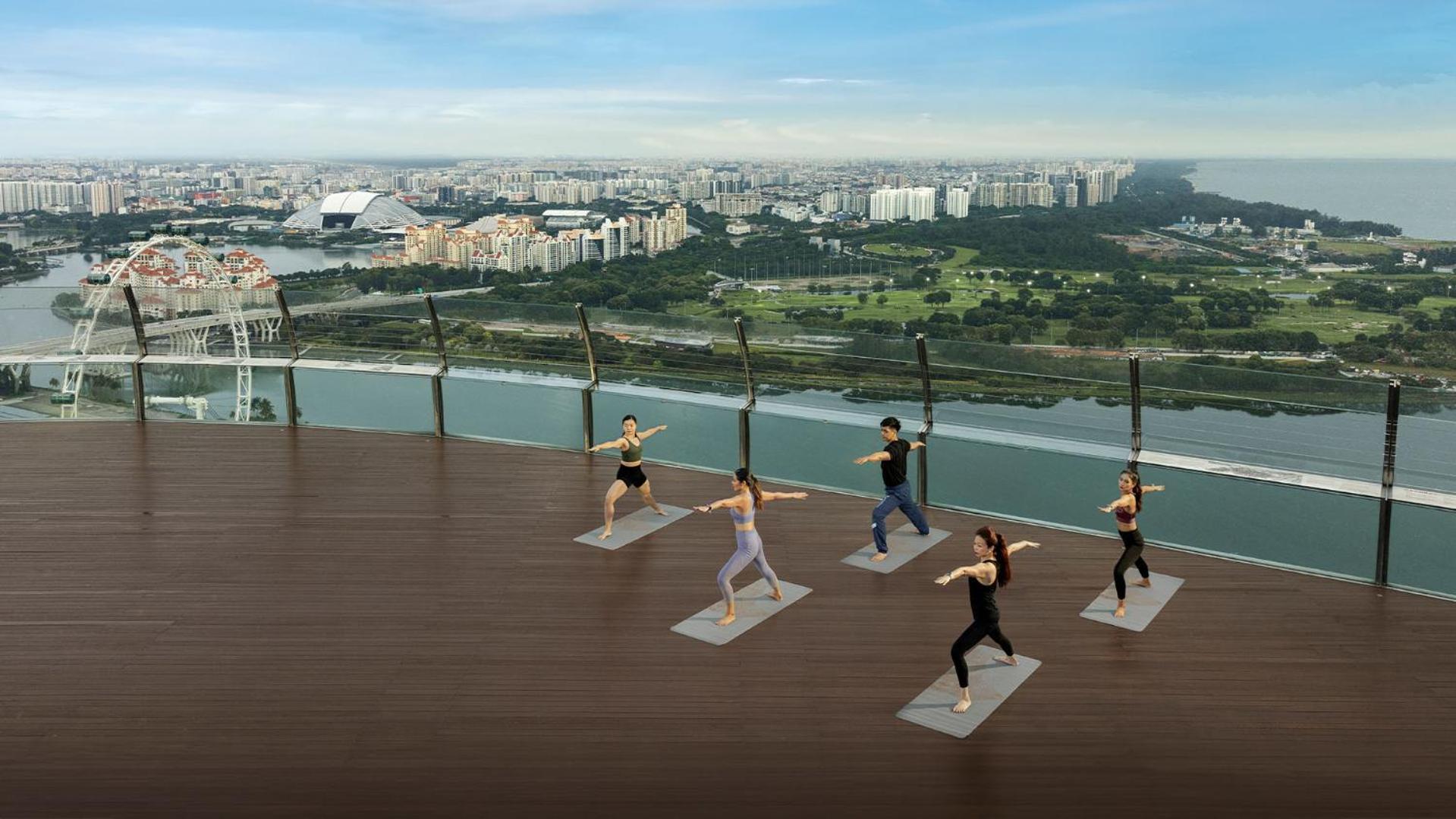 Marina Bay Sands Singapore Buitenkant foto Yoga at Marina East