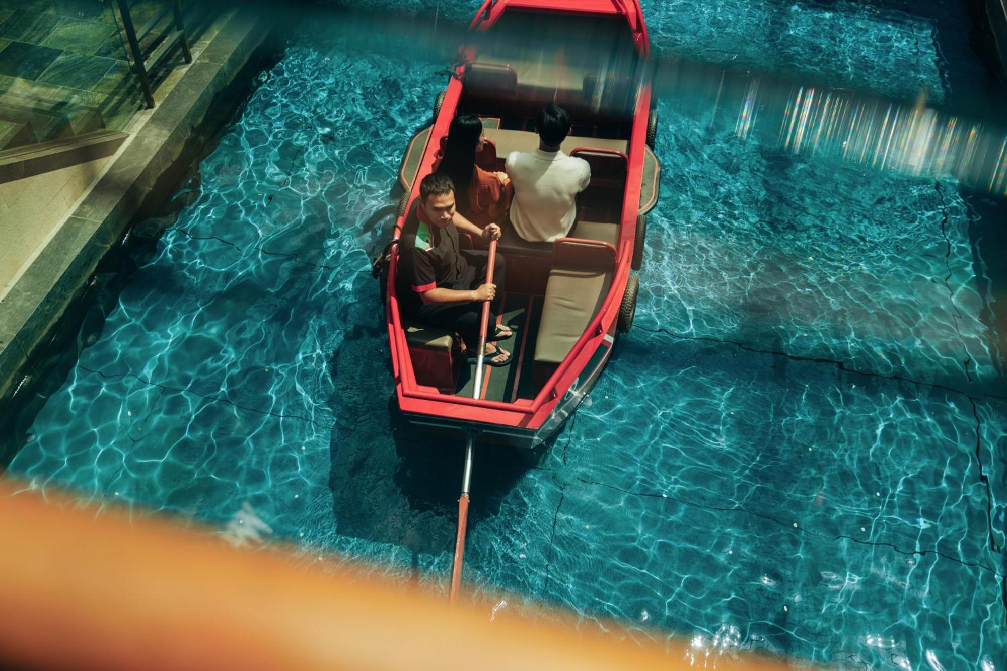 Marina Bay Sands Singapore Buitenkant foto The boat used in the film